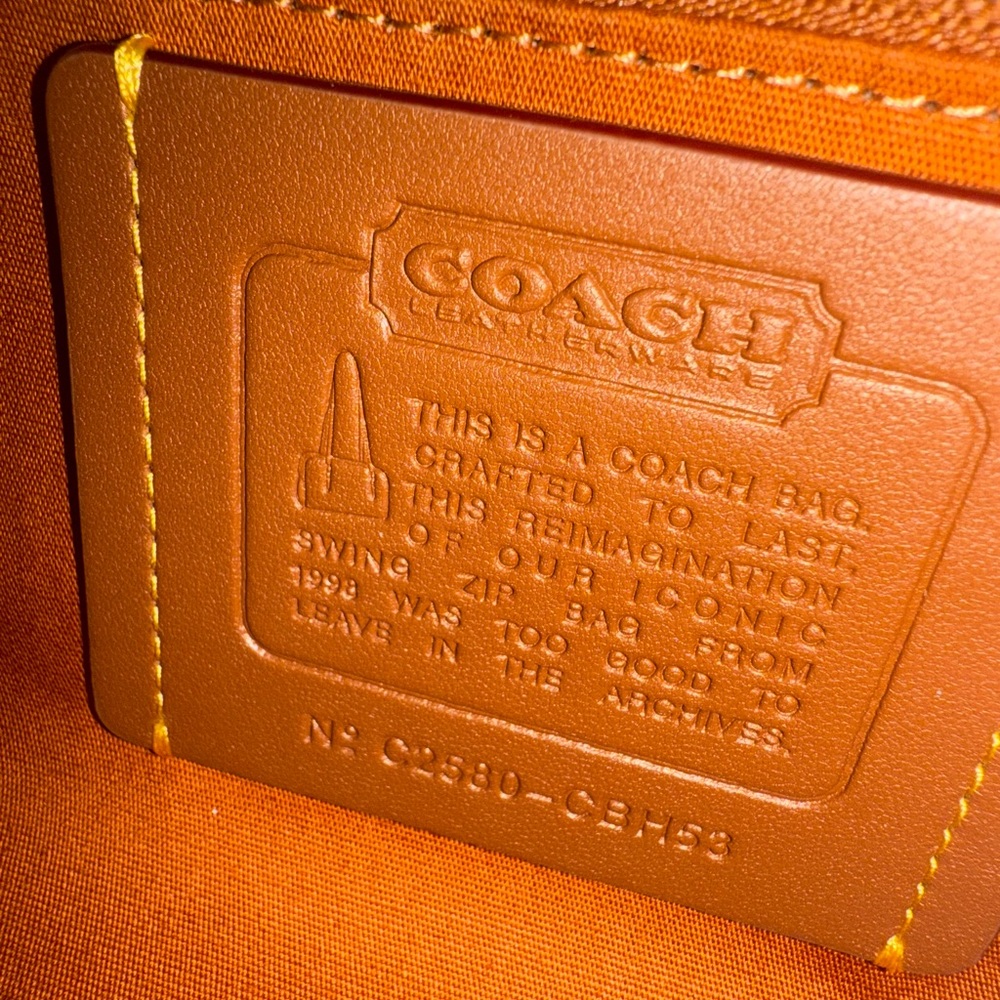 Coach Swing Zip Bag 20 in Crystal Signature Jacquard - Picture 7 of 9